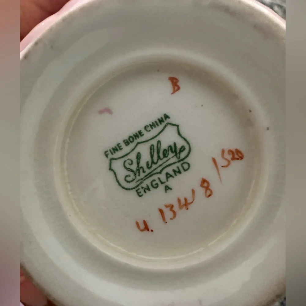 Shelley England‎ - Lavender and Gold Teacup and Saucer
